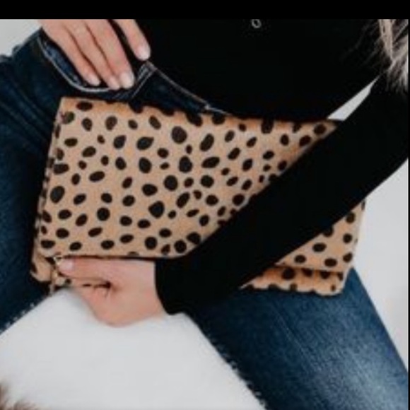 Price Firm: Vici leopard clutch with gold chain - Picture 2 of 2